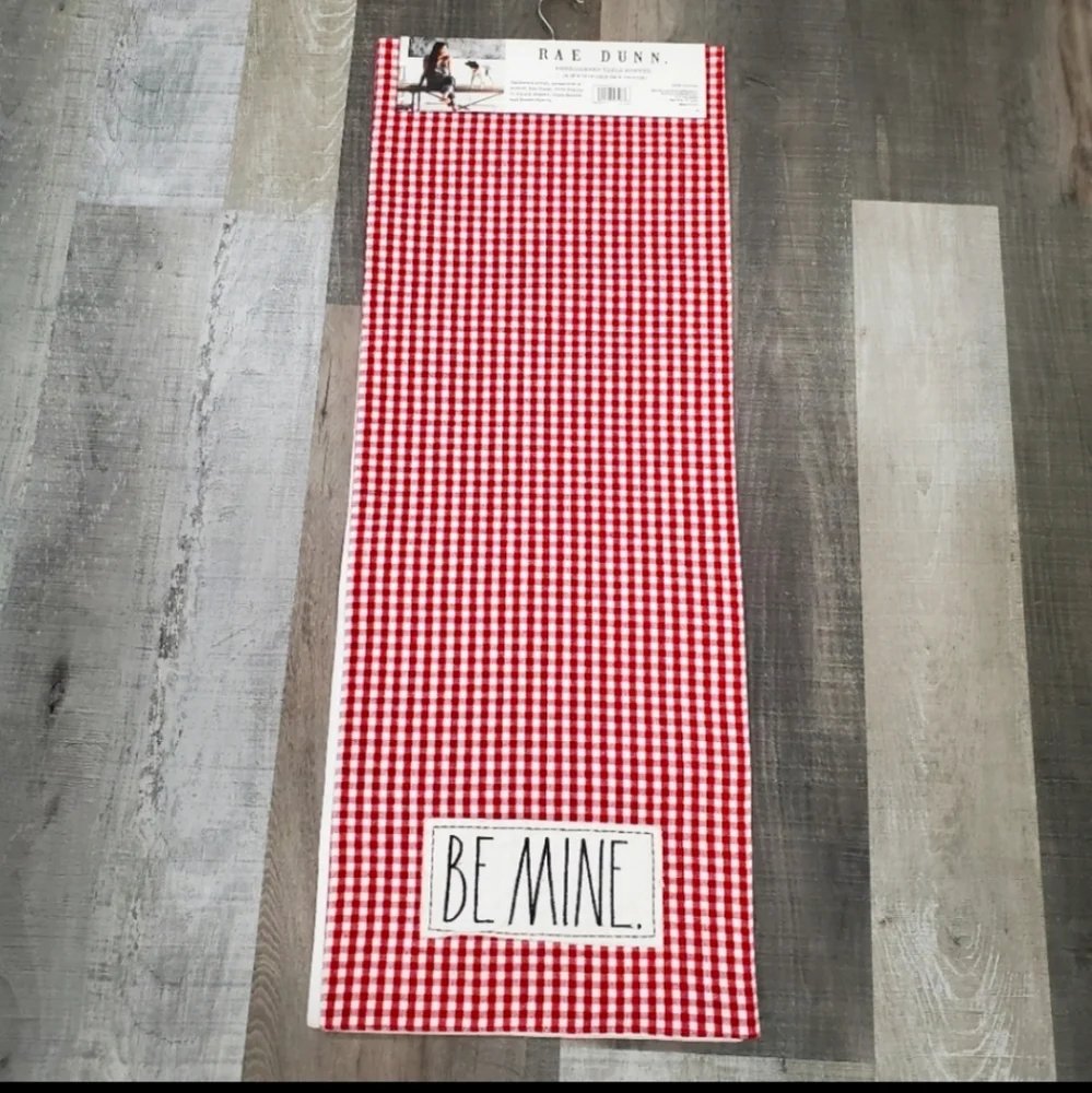 Rae dunn valentine table runner.